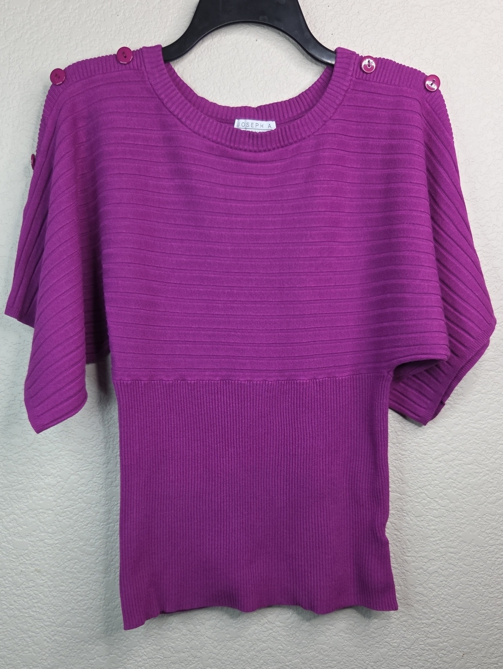Joseph A Magenta Ribbed Short-Sleeve Knit Top with Shoulder Buttons
